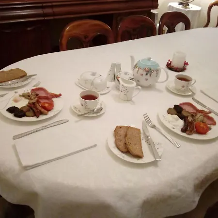 לינה וארוחת בוקר Abbeyview House And Glamping Abbeyshrule