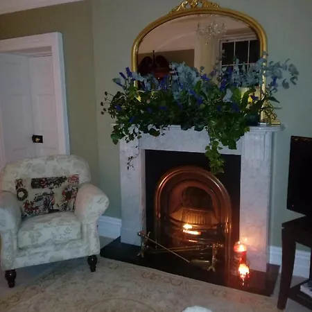 לינה וארוחת בוקר Abbeyview House And Glamping Abbeyshrule