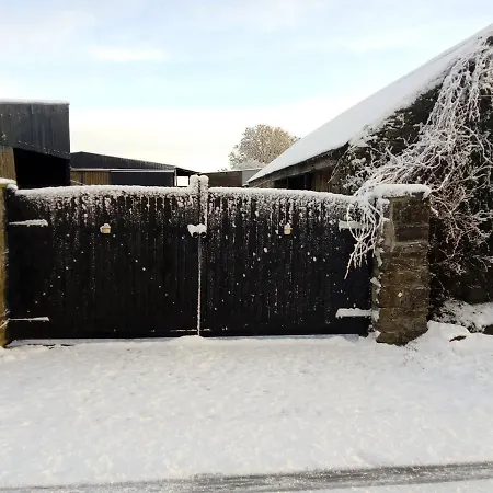 Abbeyview House And Glamping 4*