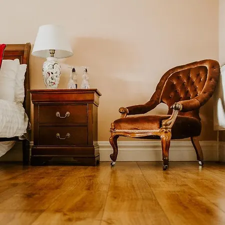 Abbeyview House And Glamping לינה וארוחת בוקר