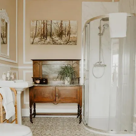 לינה וארוחת בוקר Abbeyview House And Glamping