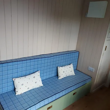 Abbeyview House And Glamping לינה וארוחת בוקר