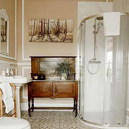 Abbeyview House And Glamping Bed & Breakfast 3*