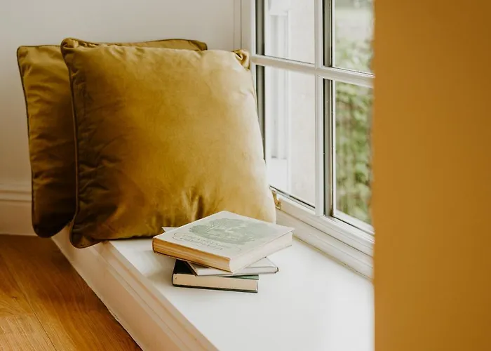 Abbeyview House And Glamping 4*